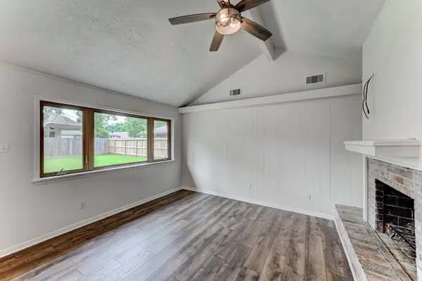 806 S Hyannis Port ST, Crosby, TX 77532