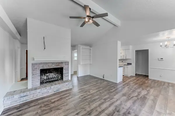 806 S Hyannis Port ST, Crosby, TX 77532