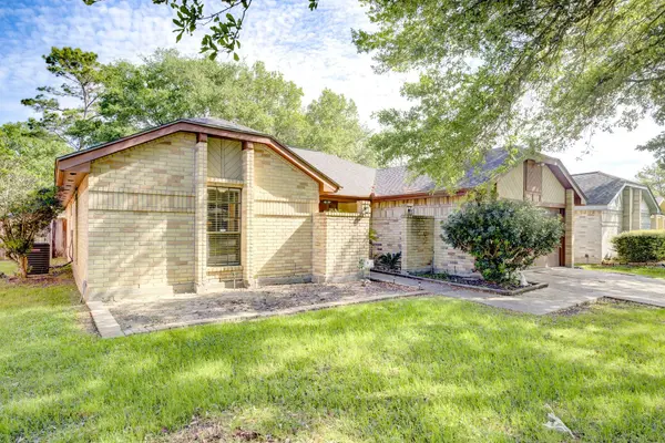 16134 Beechnut ST, Houston, TX 77083