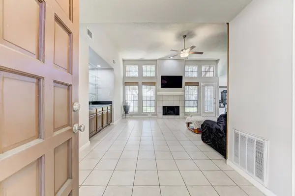 16134 Beechnut ST, Houston, TX 77083