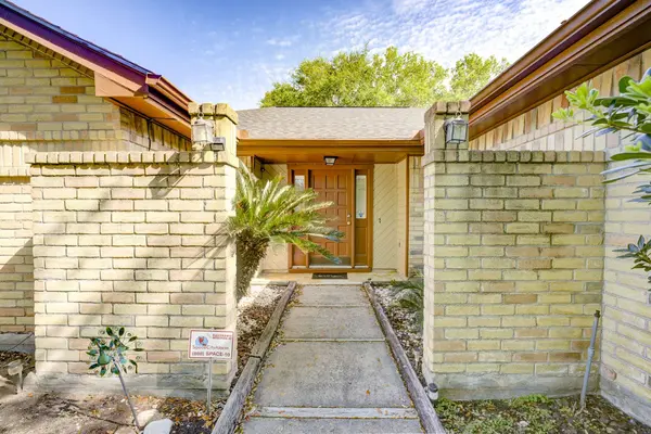 16134 Beechnut ST, Houston, TX 77083