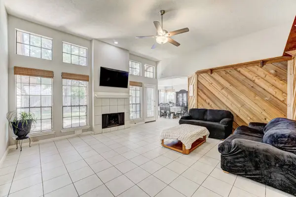 16134 Beechnut ST, Houston, TX 77083