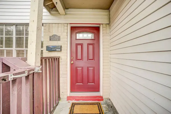 2102 N Pearland AVE, Pearland, TX 77581
