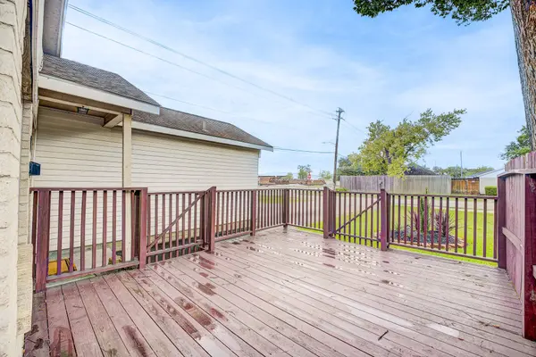 2102 N Pearland AVE, Pearland, TX 77581