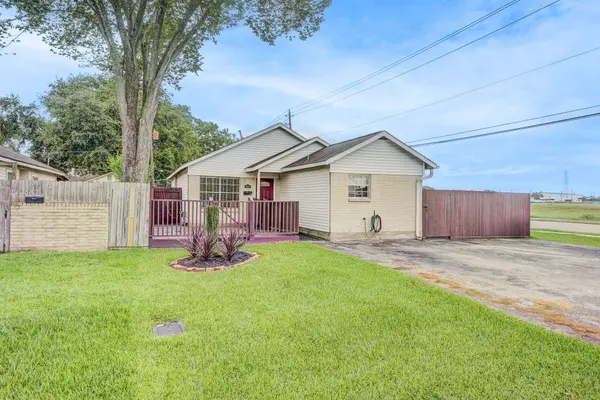 2102 N Pearland AVE, Pearland, TX 77581