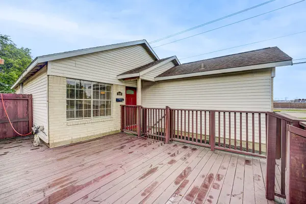 2102 N Pearland AVE, Pearland, TX 77581