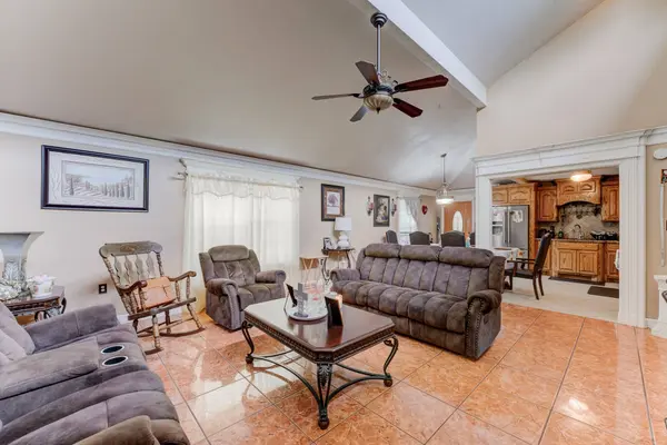 316 Hickman LN, Angleton, TX 77515
