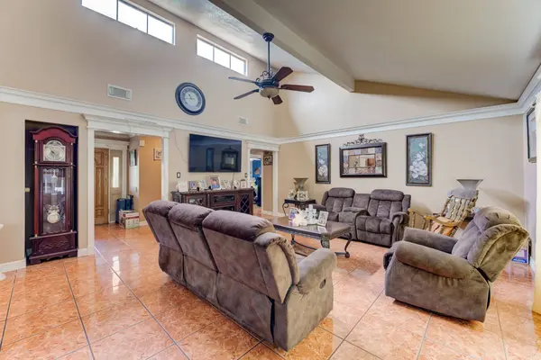 316 Hickman LN, Angleton, TX 77515