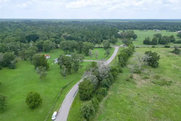 1 Plantation RD, Trinity, TX 75862