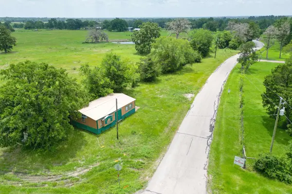 1 Plantation RD, Trinity, TX 75862