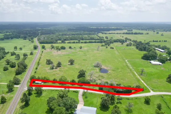 1 Plantation RD, Trinity, TX 75862