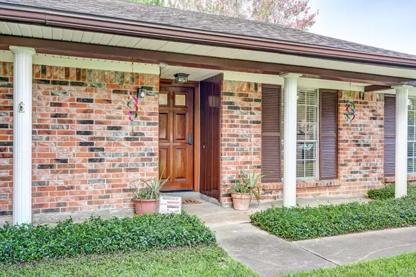 12211 Plumpoint DR, Houston, TX 77099