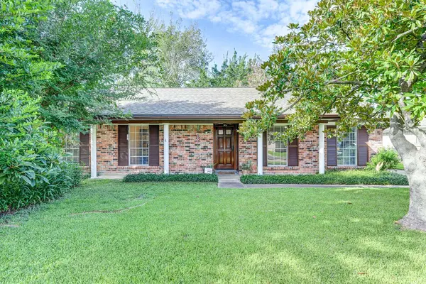 12211 Plumpoint DR, Houston, TX 77099