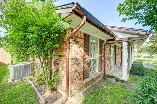 12211 Plumpoint DR, Houston, TX 77099