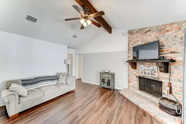 12211 Plumpoint DR, Houston, TX 77099