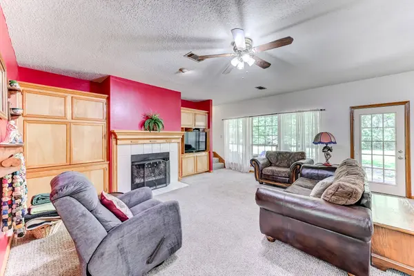 9881 Fosters BND, Cleveland, TX 77328