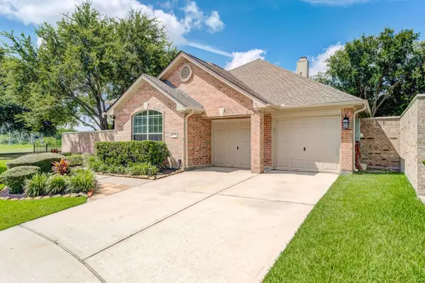 2425 Spellbrook CT, League City, TX 77573