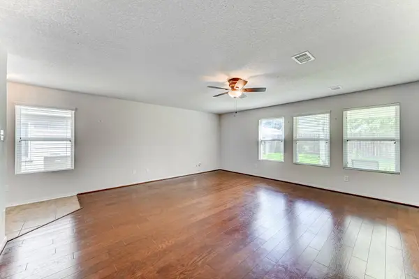 8010 Pickling LN, Baytown, TX 77521