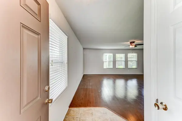 8010 Pickling LN, Baytown, TX 77521