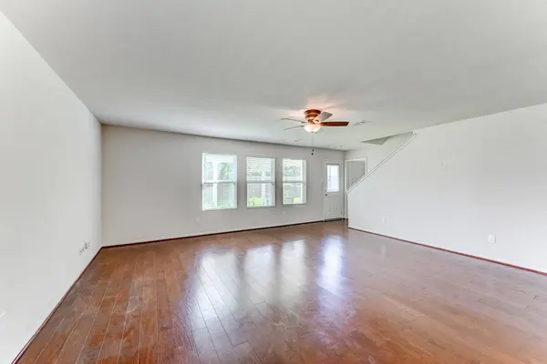 8010 Pickling LN, Baytown, TX 77521