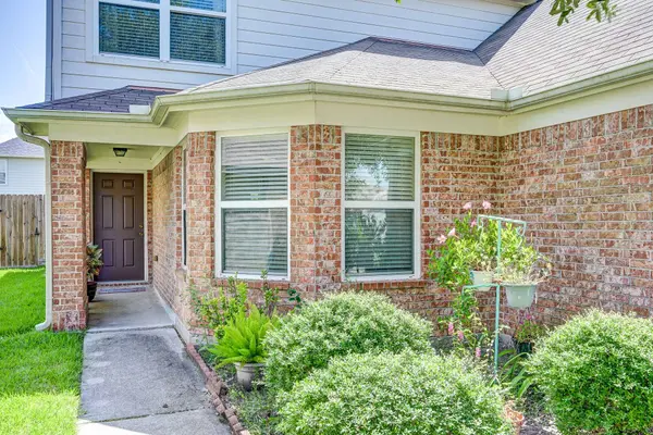 8010 Pickling LN, Baytown, TX 77521