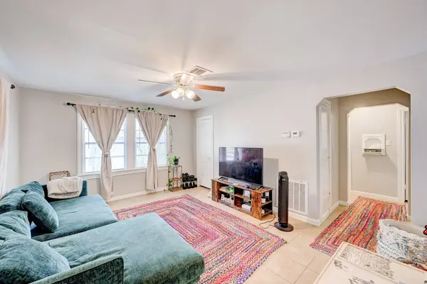 4311 Ione ST, Bellaire, TX 77401