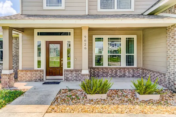 9626 Oaklawn DR, Baytown, TX 77523
