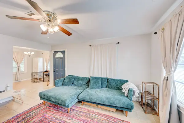4311 Ione ST, Bellaire, TX 77401