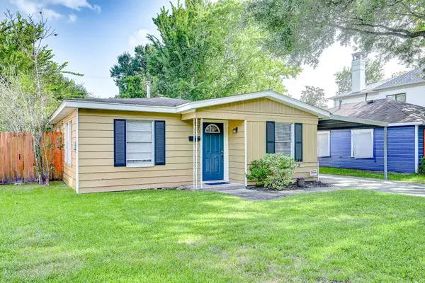 4311 Ione ST, Bellaire, TX 77401