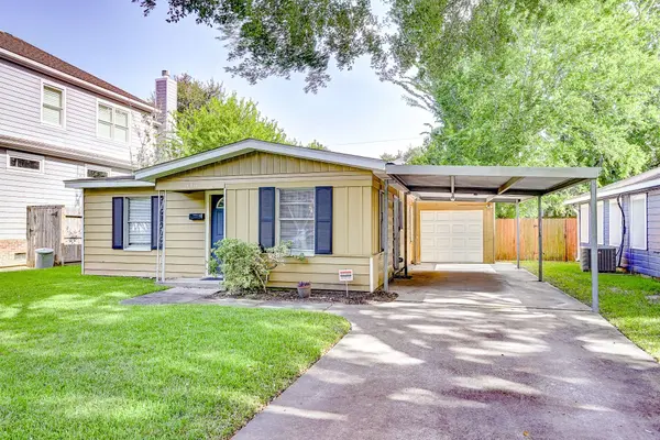 4311 Ione ST, Bellaire, TX 77401