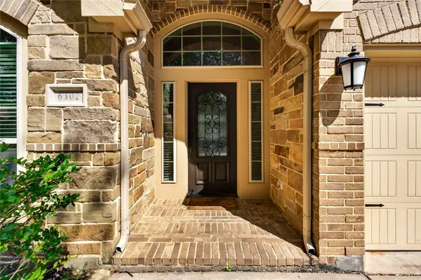 6302 Falling Briar LN, Sugar Land, TX 77479