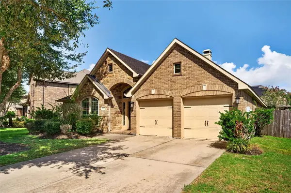 6302 Falling Briar LN, Sugar Land, TX 77479