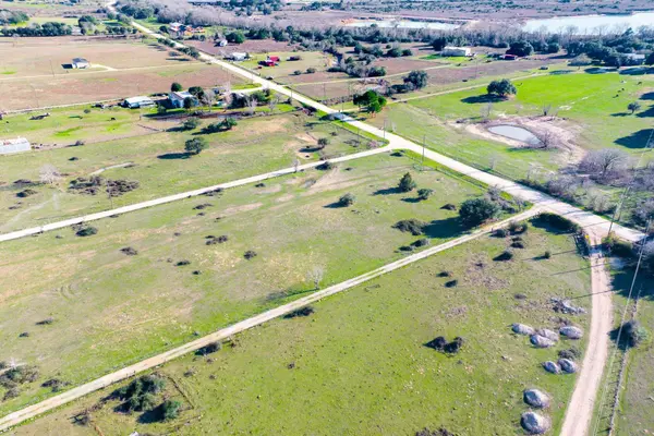 682 Schultz RD S, Sealy, TX 77474