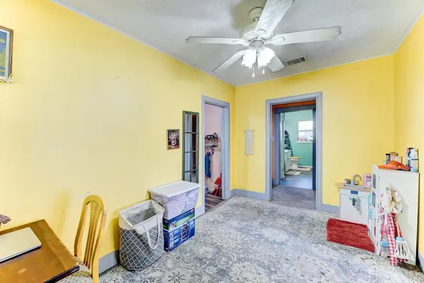 1104 Mabry RD, Baytown, TX 77520