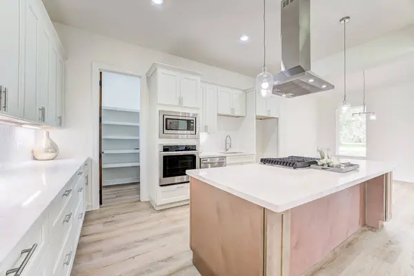 1720 Flintlock CT, Angleton, TX 77515
