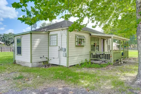 1104 Mabry RD, Baytown, TX 77520