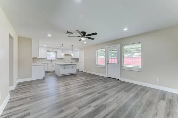 203 Doverfield DR, Houston, TX 77037