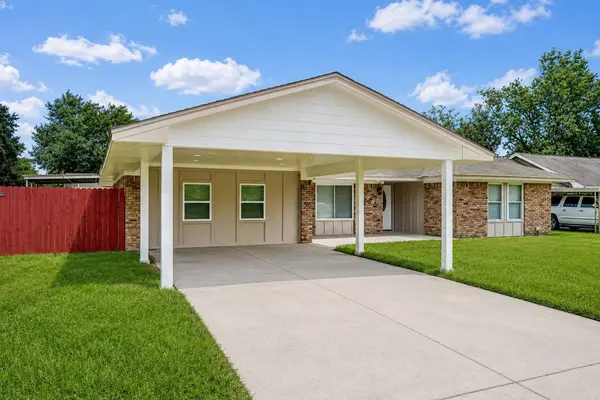 203 Doverfield DR, Houston, TX 77037