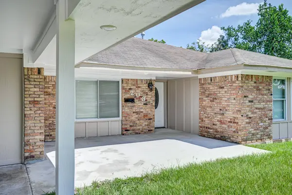 203 Doverfield DR, Houston, TX 77037