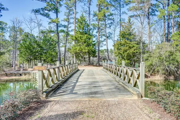 53 Smith LOOP N, Cleveland, TX 77327
