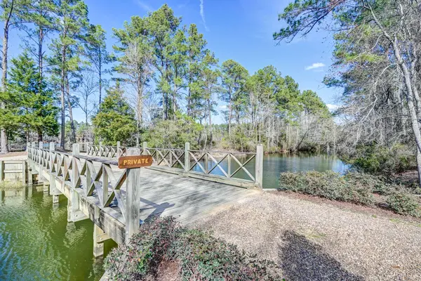 53 Smith LOOP N, Cleveland, TX 77327