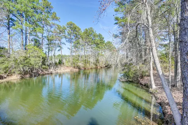 53 Smith LOOP N, Cleveland, TX 77327