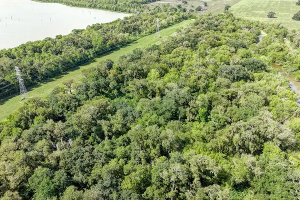 248 Middle Bayou TRL, Angleton, TX 77515