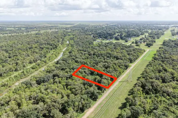 248 Middle Bayou TRL, Angleton, TX 77515