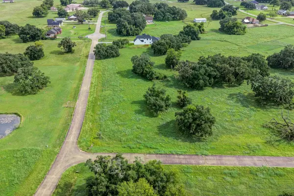1601 Old Henry CT, Angleton, TX 77515