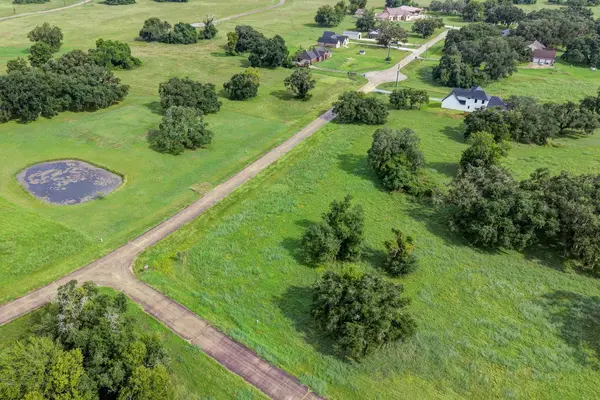 1601 Old Henry CT, Angleton, TX 77515