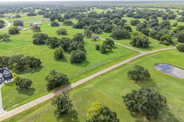 1601 Old Henry CT, Angleton, TX 77515