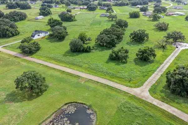 1601 Old Henry CT, Angleton, TX 77515