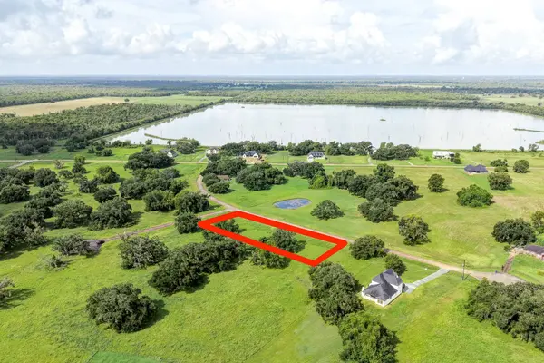 1601 Old Henry CT, Angleton, TX 77515
