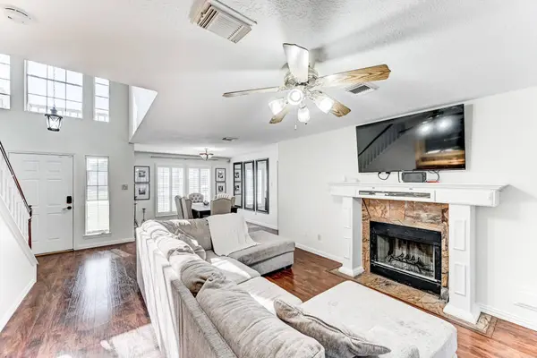 2004 Saber CT, League City, TX 77573